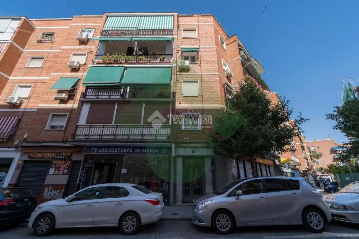 Vista exterior de Piso en venta en Madrid con Calefacción y Terraza