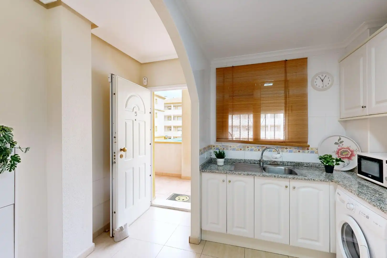 Cocina de Apartamento en venta en Cartagena con Aire acondicionado, Calefacción y Jardín privado