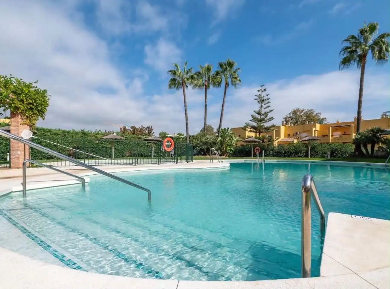 Swimming pool of Apartments for rent in San Pedro de Alcántara