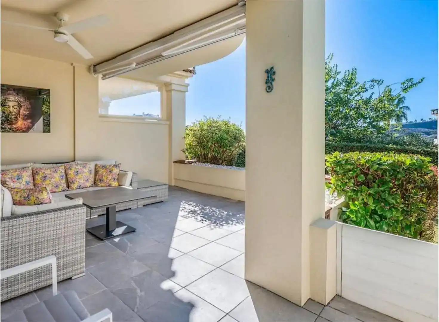 Terraza de Piso en venta en Benahavís con Aire acondicionado y Piscina