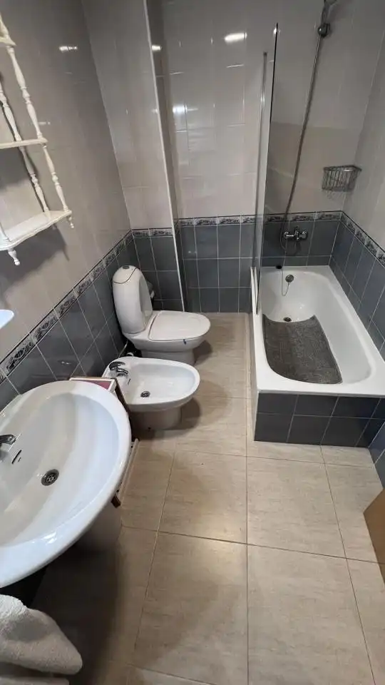 Badezimmer von Wohnung zum Verkauf in Torreblanca mit Klimaanlage, Terrasse und Möbliert