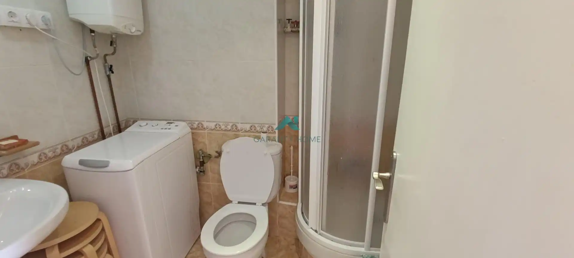 Bathroom of Study for rent in Laredo  with Private garden and Furnished