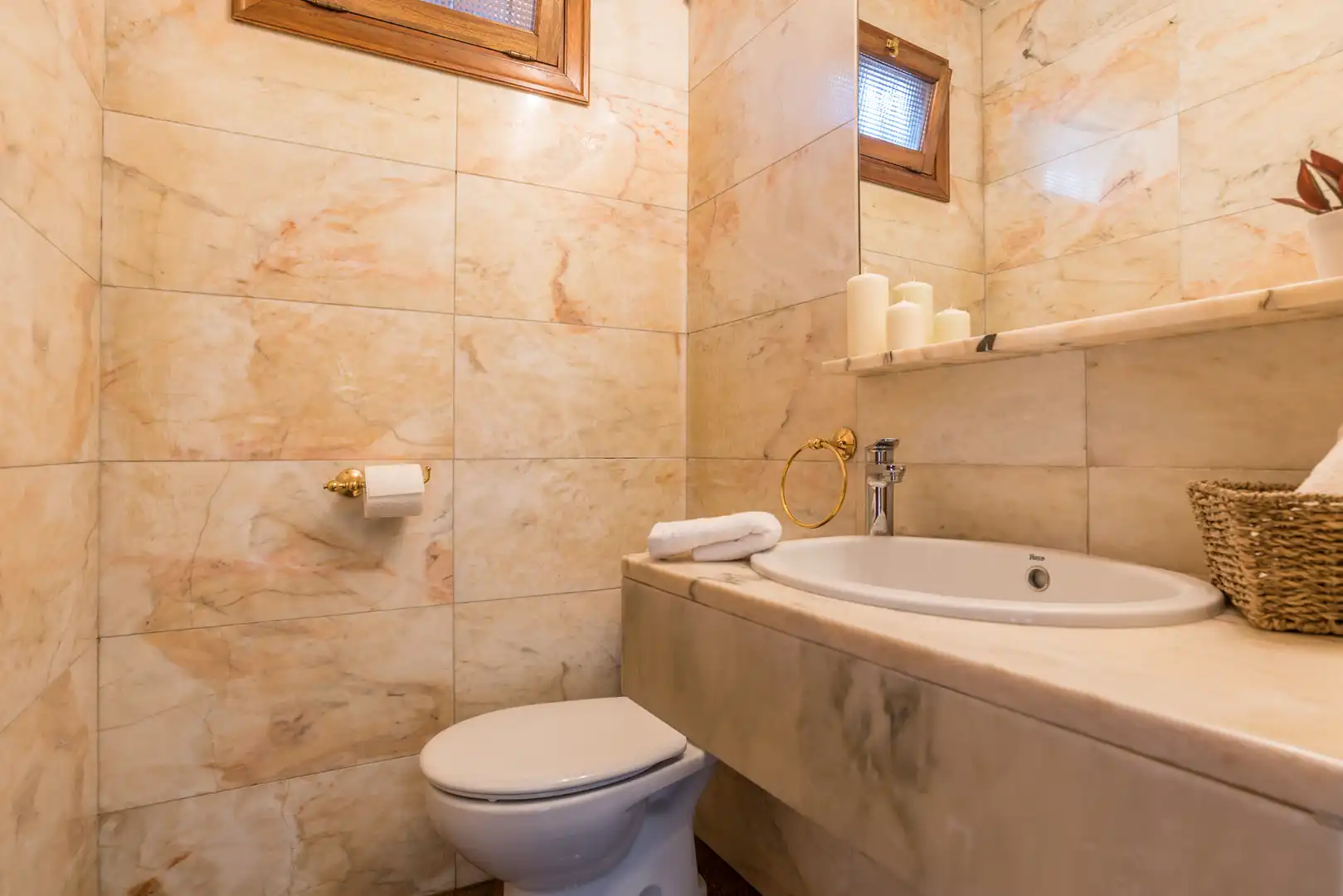 Bathroom of Houses for sale in Pozuelo de Alarcón  with Air Conditioner, Heating and Private garden