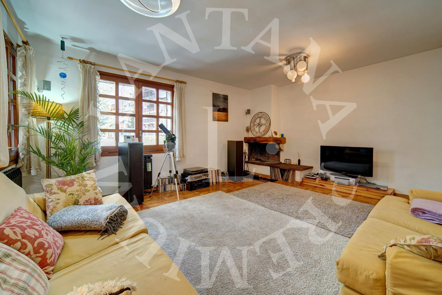 Sala d'estar de Casa o xalet en venda en Naut Aran amb Calefacció, Jardí privat i Parquet