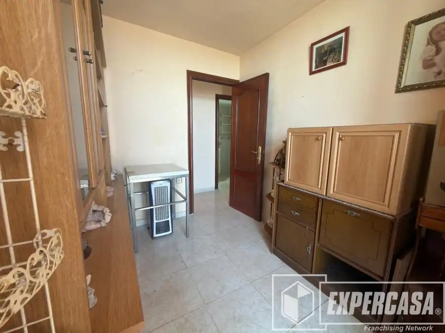 Flat for sale in Valencia  with Air Conditioner and Furnished