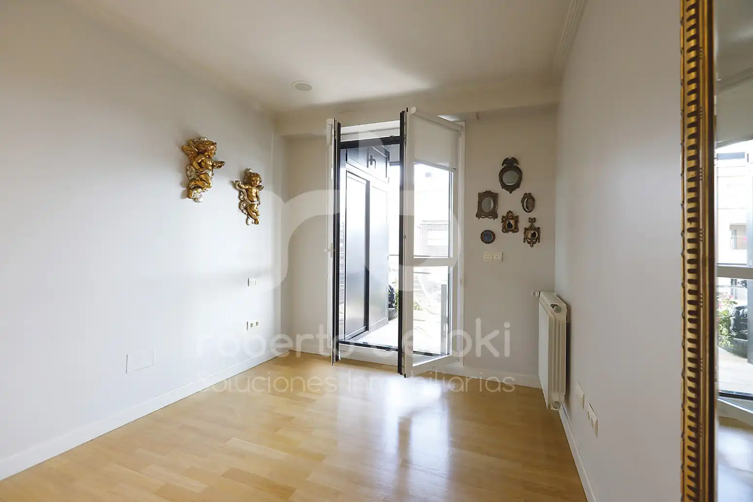 Habitación de Piso en venta en Donostia - San Sebastián  con Calefacción, Terraza y Balcón