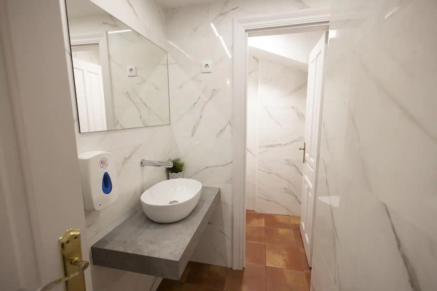 Badezimmer von Geschaftsraum zur Miete in Zaragoza mit Klimaanlage