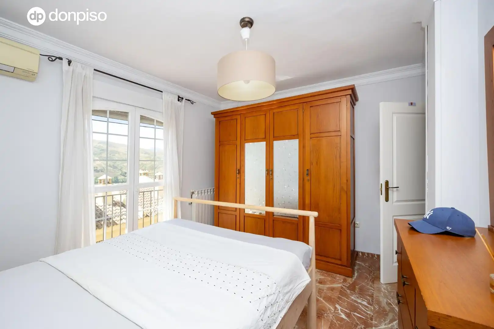 Casa aparellada amb terrassa en venda a MARIA PINET 10, imagen 24