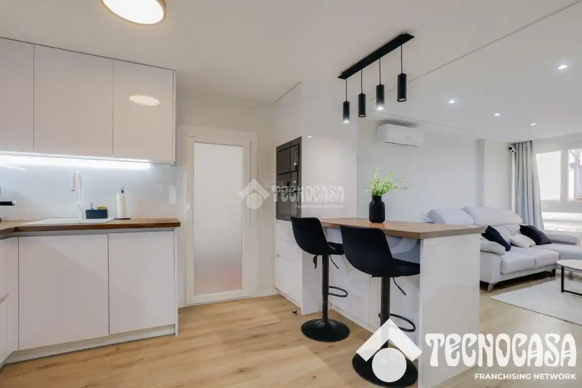 Kitchen of Flat for sale in Santa Coloma de Gramenet  with Air Conditioner, Heating and Parquet flooring