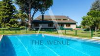 Swimming pool of House or chalet for sale in Boadilla del Monte  with Air Conditioner, Heating and Private garden