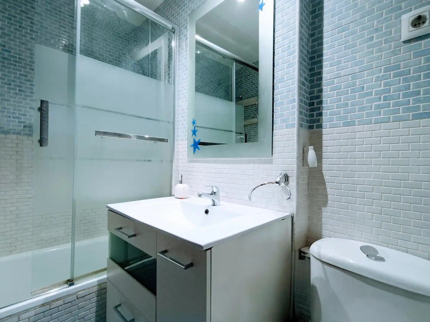 Baño de Piso de alquiler en Madrid con Aire acondicionado, Terraza y Amueblado
