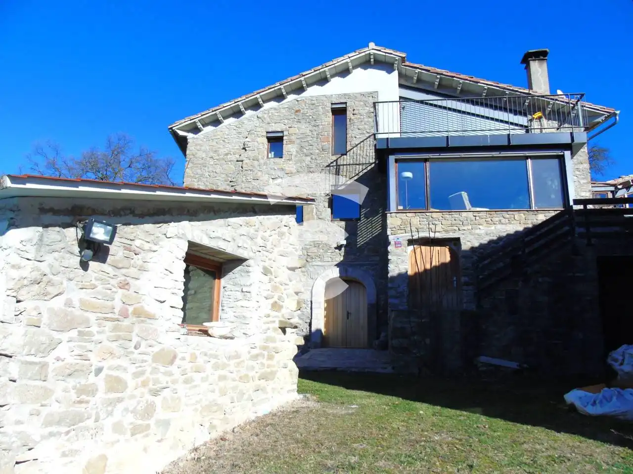 Vista exterior de Finca rústica en venda en Les Llosses amb Calefacció, Jardí privat i Parquet