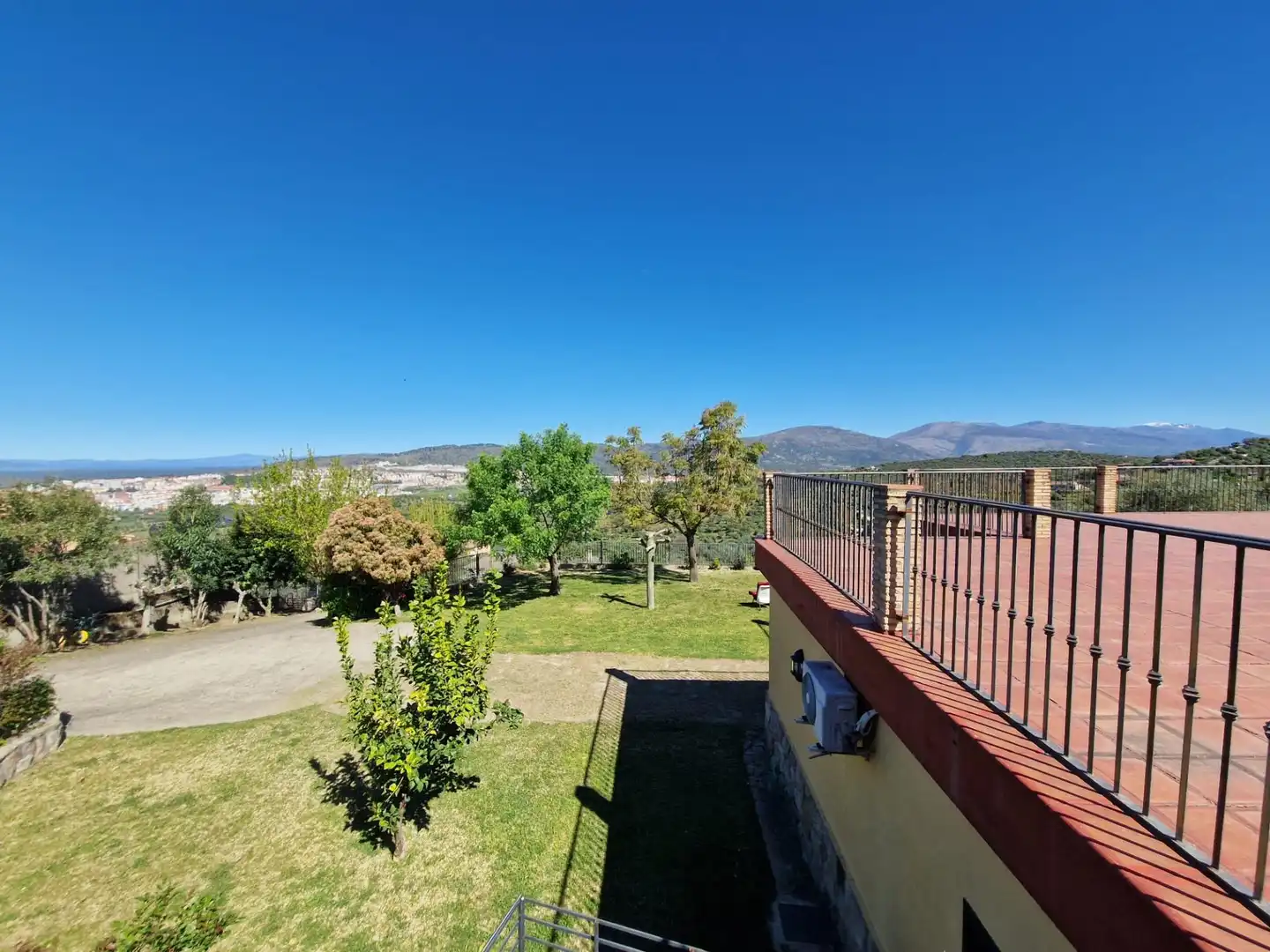 Garden of Houses for sale in Plasencia  with Air Conditioner, Private garden and Terrace