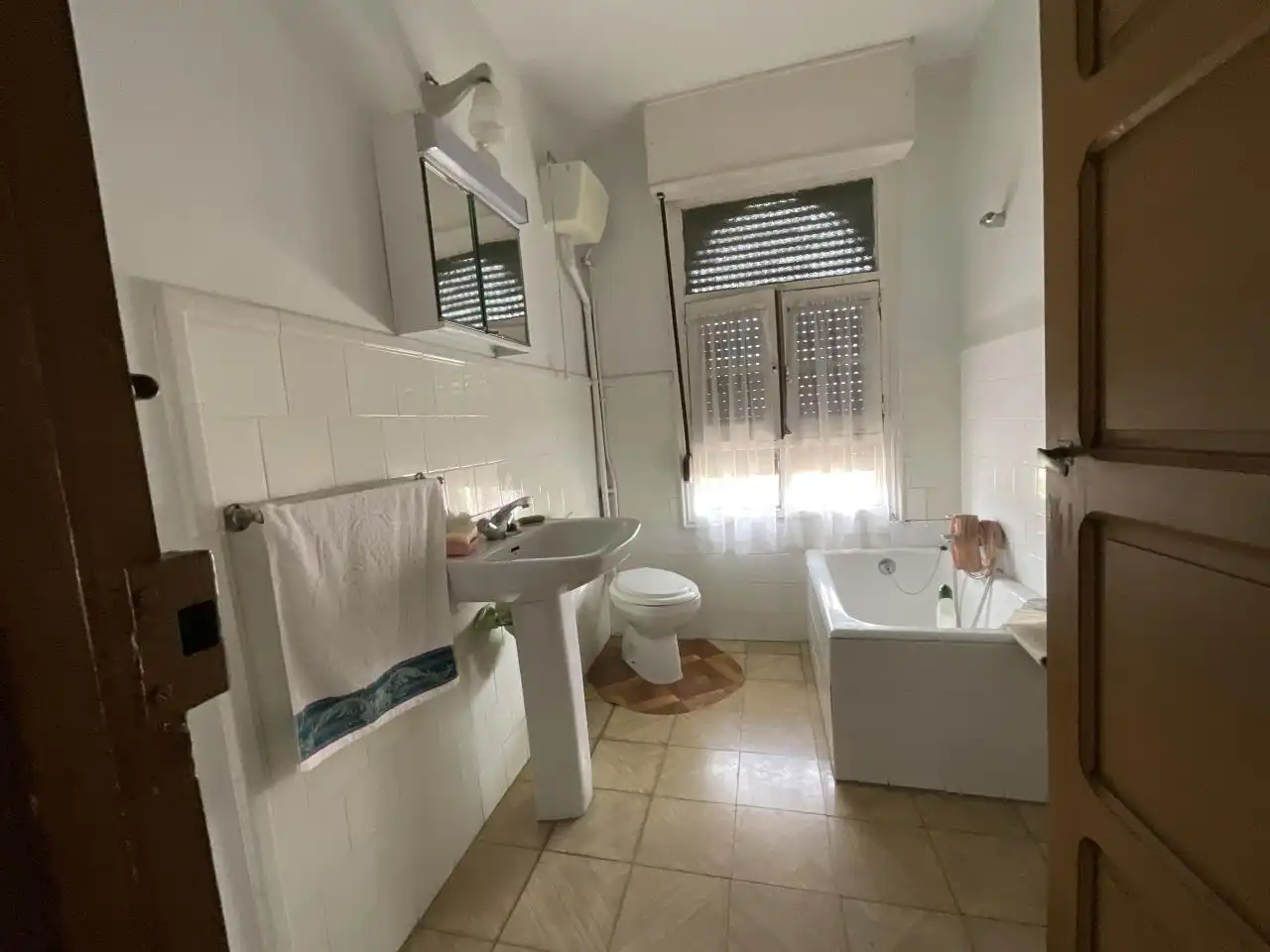 Bathroom of Houses for sale in Castildelgado  with Storage room and Furnished