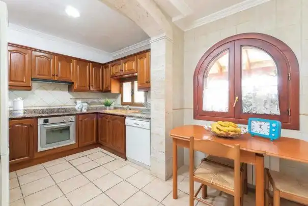 Küche von Haus oder Chalet zum Verkauf in Alcúdia mit Klimaanlage, Heizung und Privatgarten