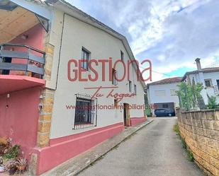 Vista exterior de Casa adosada en venda en Entrambasaguas amb Balcó