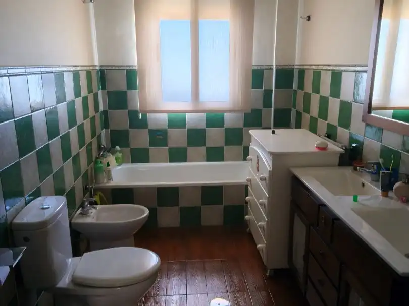 Badezimmer von Haus oder Chalet zum Verkauf in Sabiote mit Klimaanlage, Terrasse und Balkon