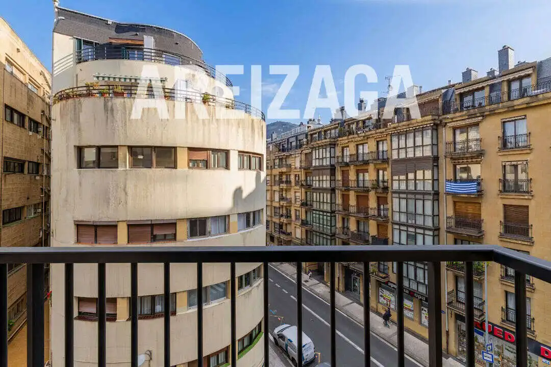 Außenansicht von Wohnung zum Verkauf in Donostia - San Sebastián  mit Heizung und Balkon
