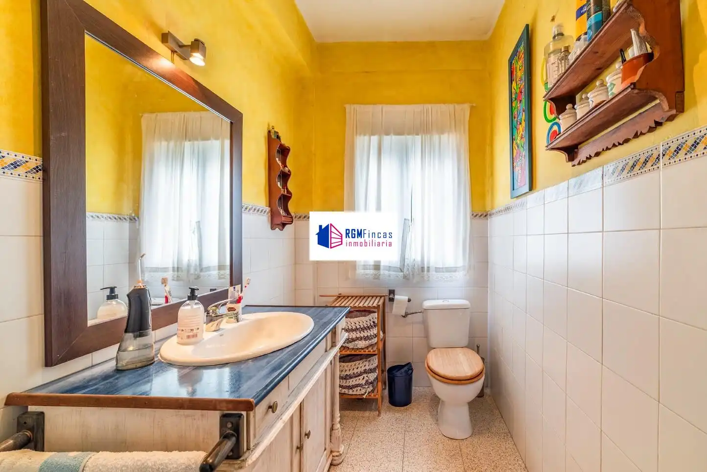 Bathroom of Flat for sale in Sevilla  with Air Conditioner and Storage room