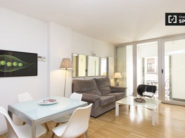 Appartamento con balcone in affitto a Centro