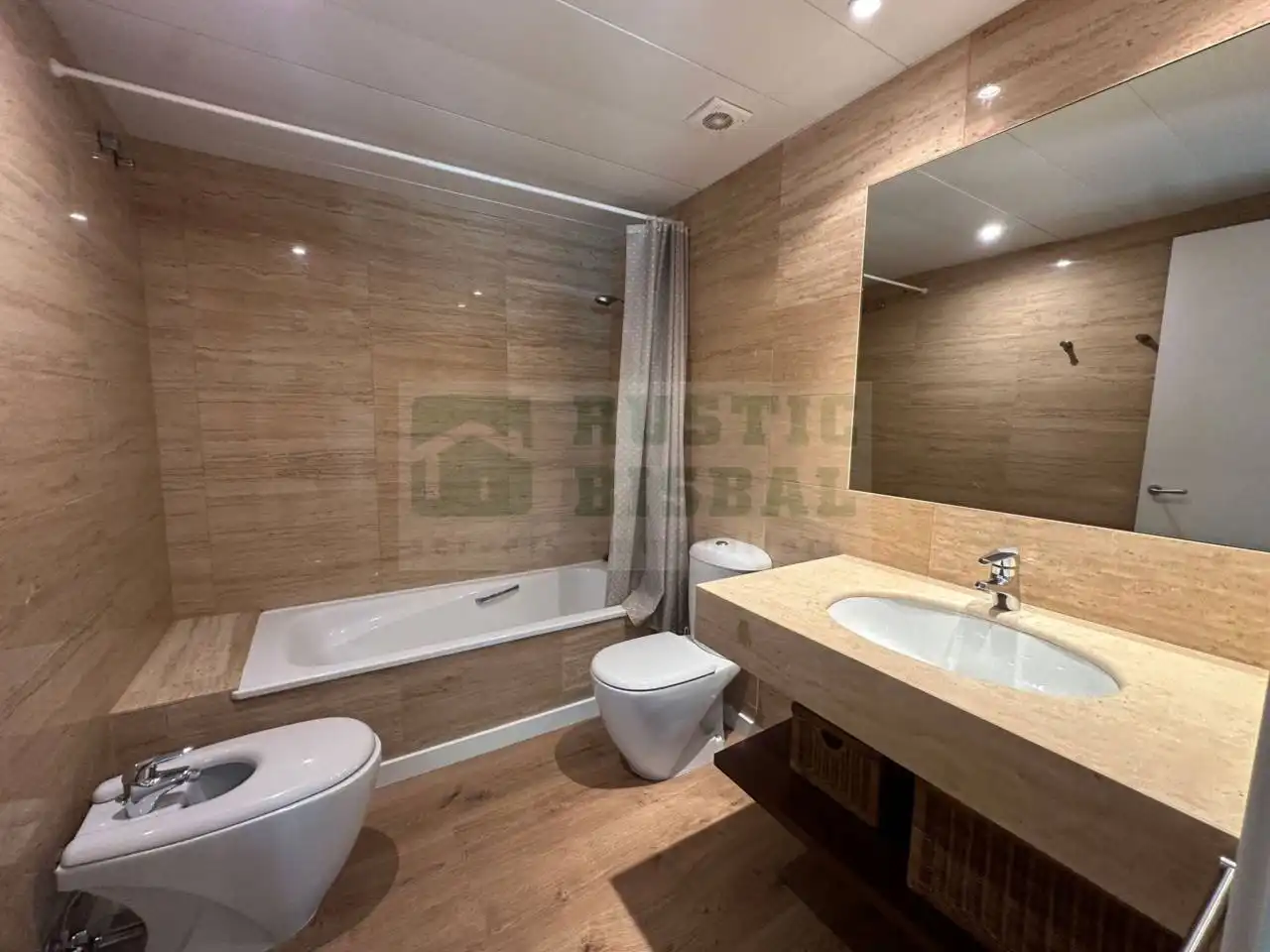 Bathroom of Apartments for rent in Gualta  with Air Conditioner, Heating and Parquet flooring