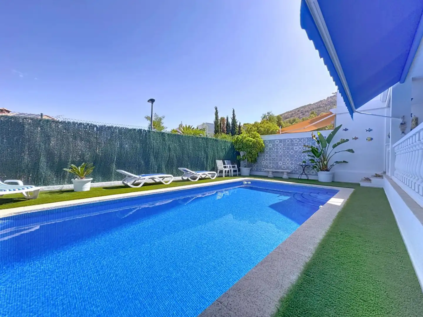 Piscina de Casa adosada en venda en L'Alfàs del Pi amb Aire condicionat, Jardí privat i Terrassa