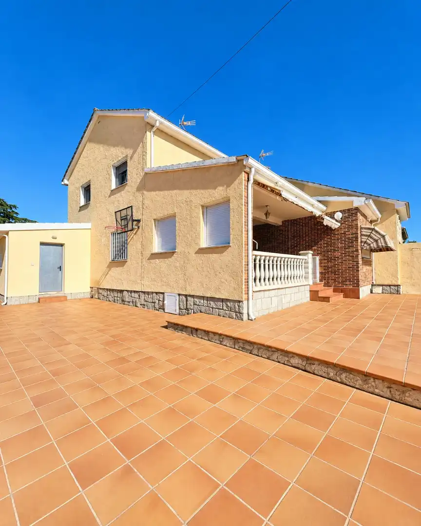 Casa bifamiliare con piscina in vendita a Villa del Prado, imagen 46