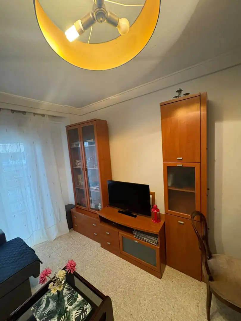 Living room of Flat for sale in Zaragoza  with Heating, Furnished and Oven