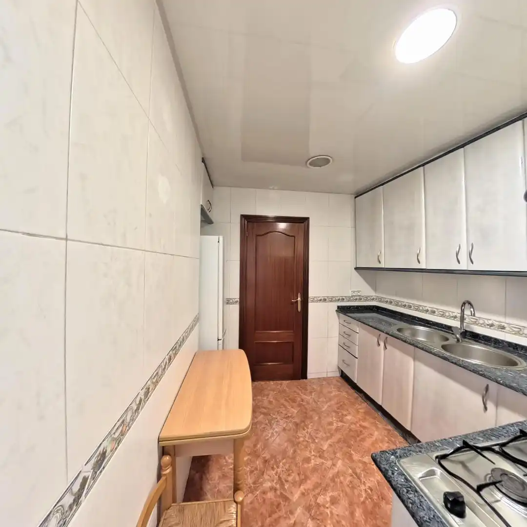 Cocina de Piso en venta en Barcelona con Balcón y Alarma