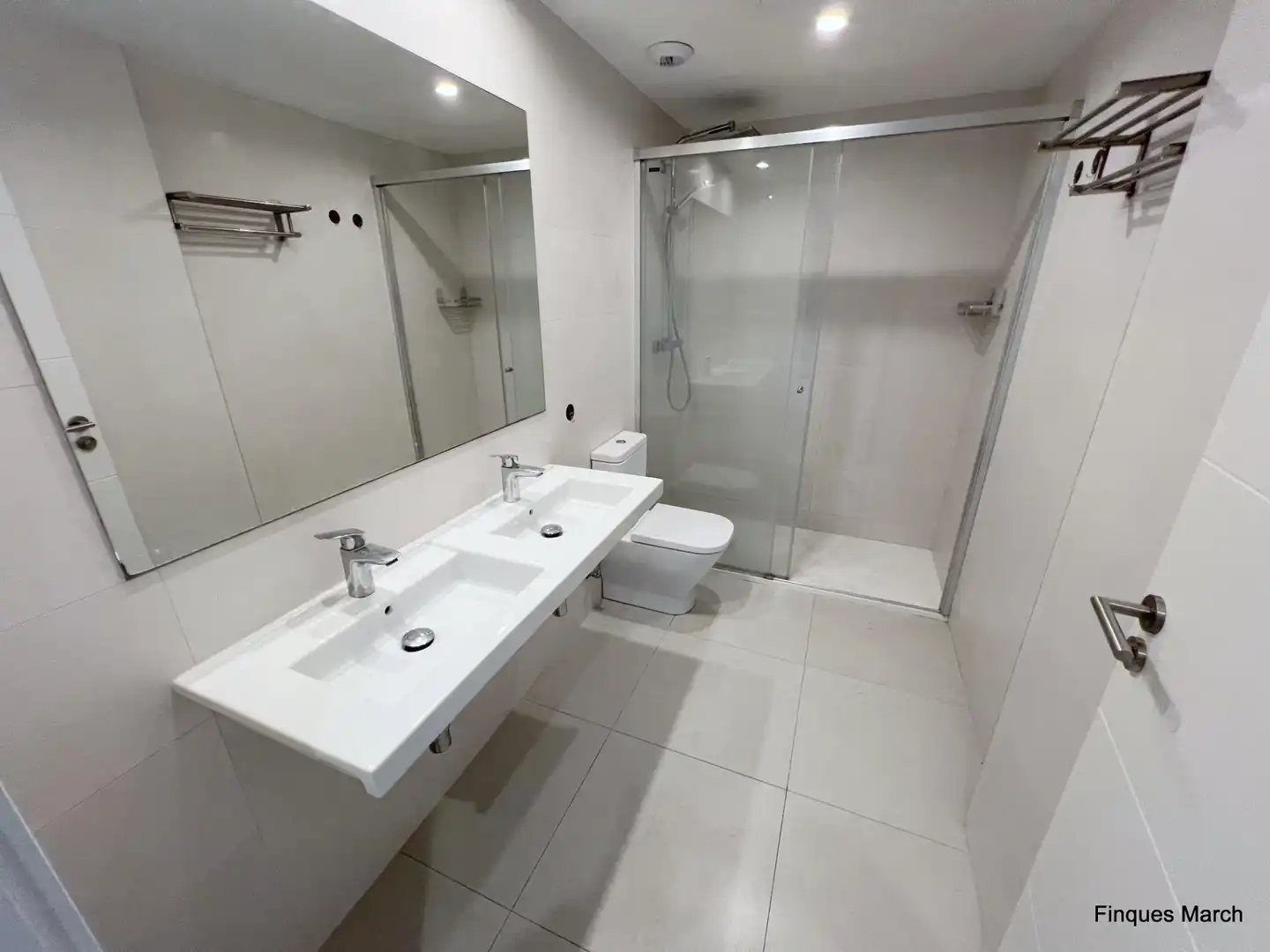 Baño de Piso de alquiler en Barcelona con Aire acondicionado, Calefacción y Parquet