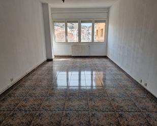 Sala d'estar de Pis en venda en Olot amb Calefacció, Terrassa i Traster