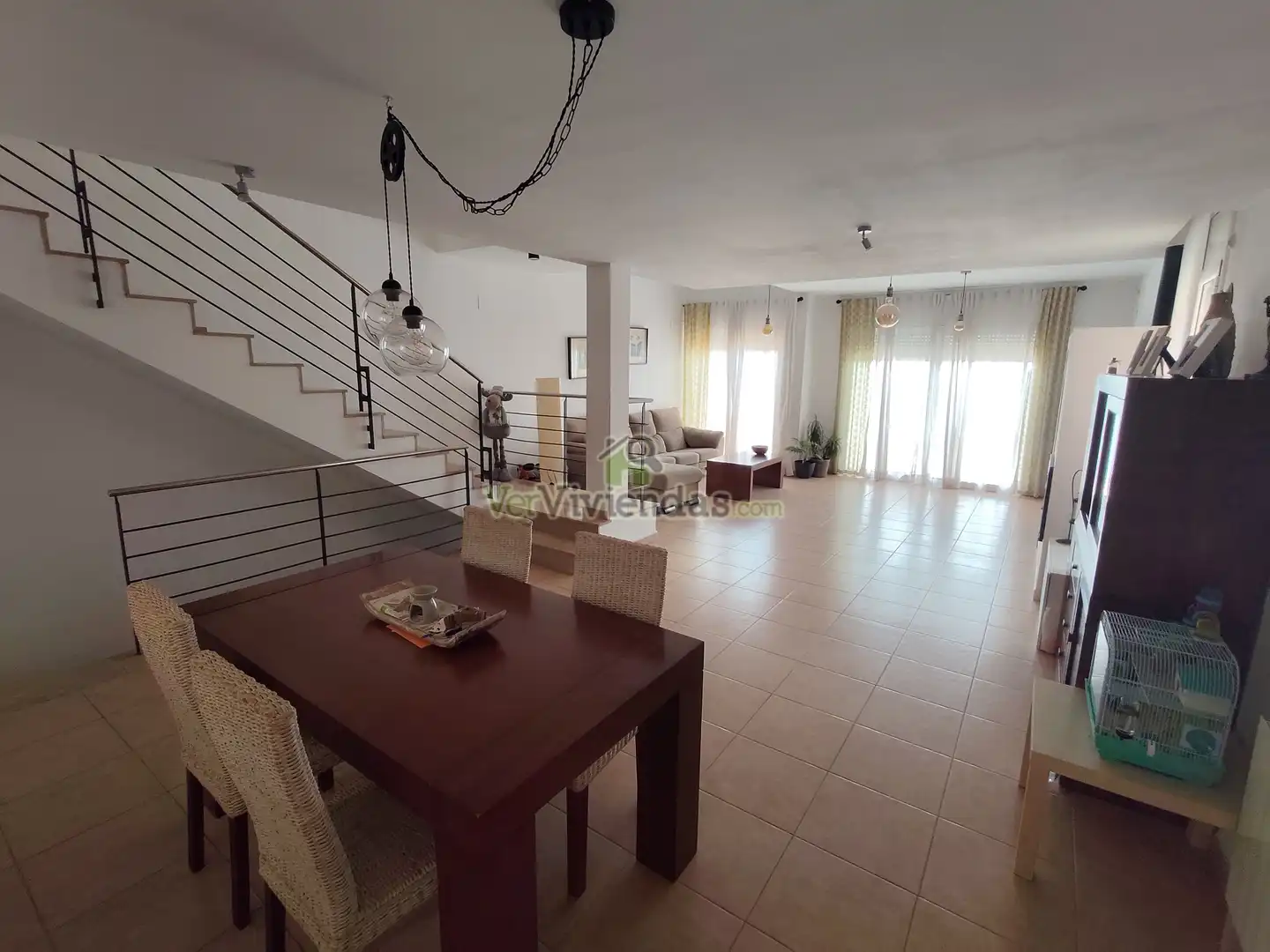Sala d'estar de Casa adosada en venda en Castellar del Vallès amb Calefacció, Jardí privat i Terrassa