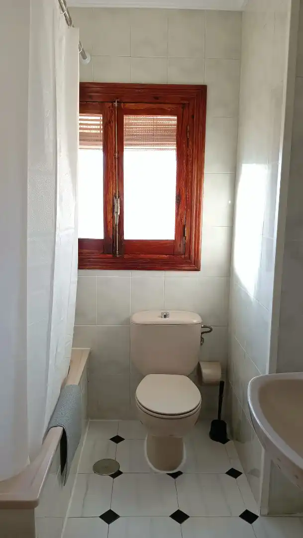 Baño de Apartamento de alquiler en Granada con Calefacción y Amueblado