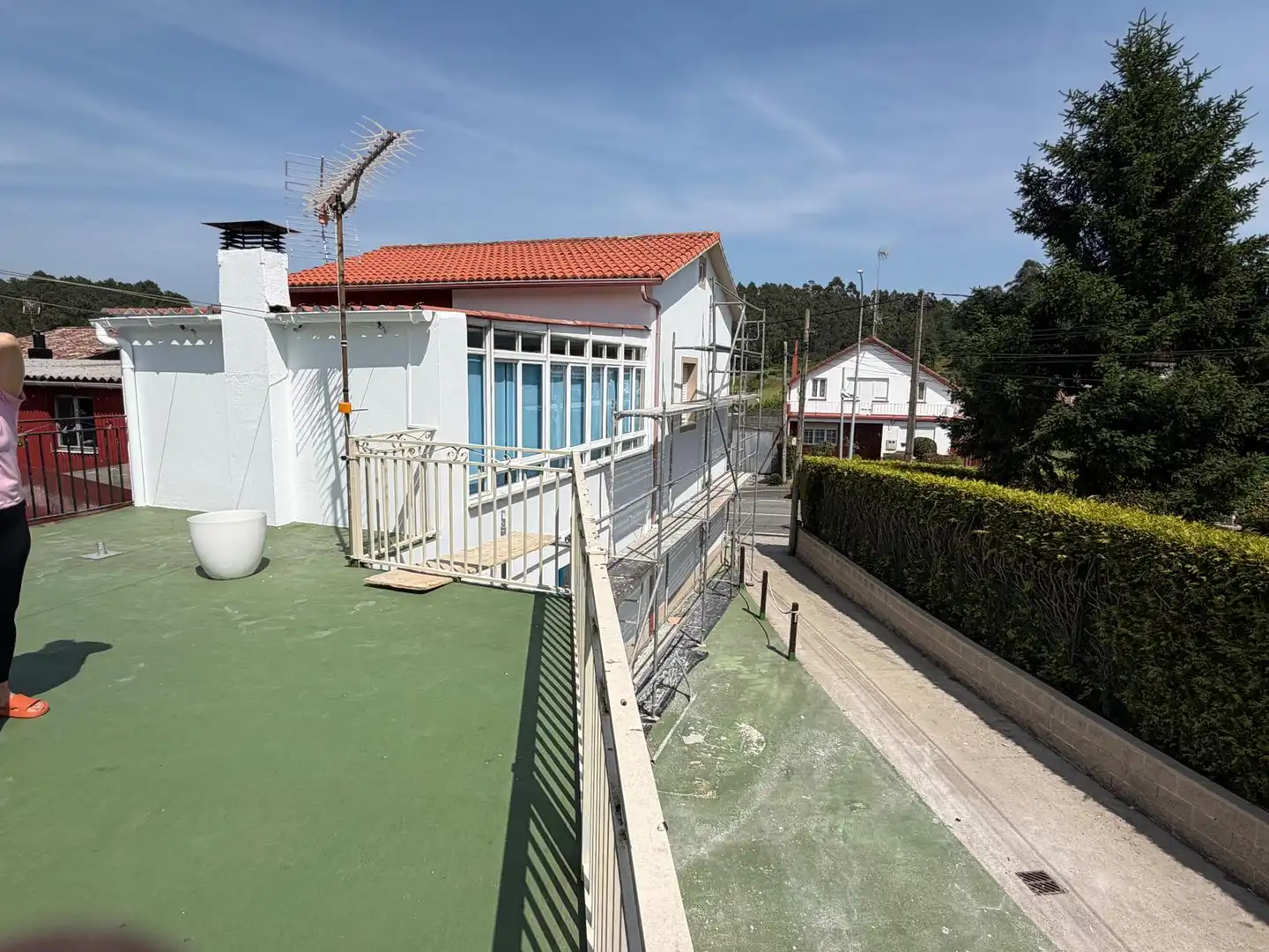 Vista exterior de Casa adosada en venda en Boiro amb Calefacció, Jardí privat i Terrassa
