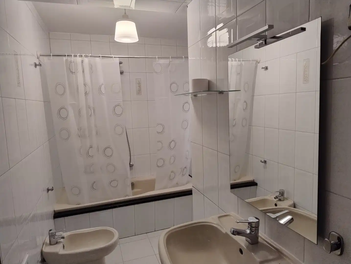 Bathroom of Flat for rent in Santiago de Compostela   with Heating, Furnished and Oven