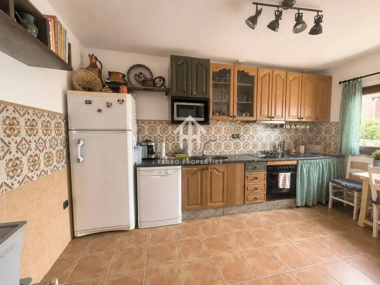 Cuina de Casa o xalet en venda en Loja amb Jardí privat i Terrassa