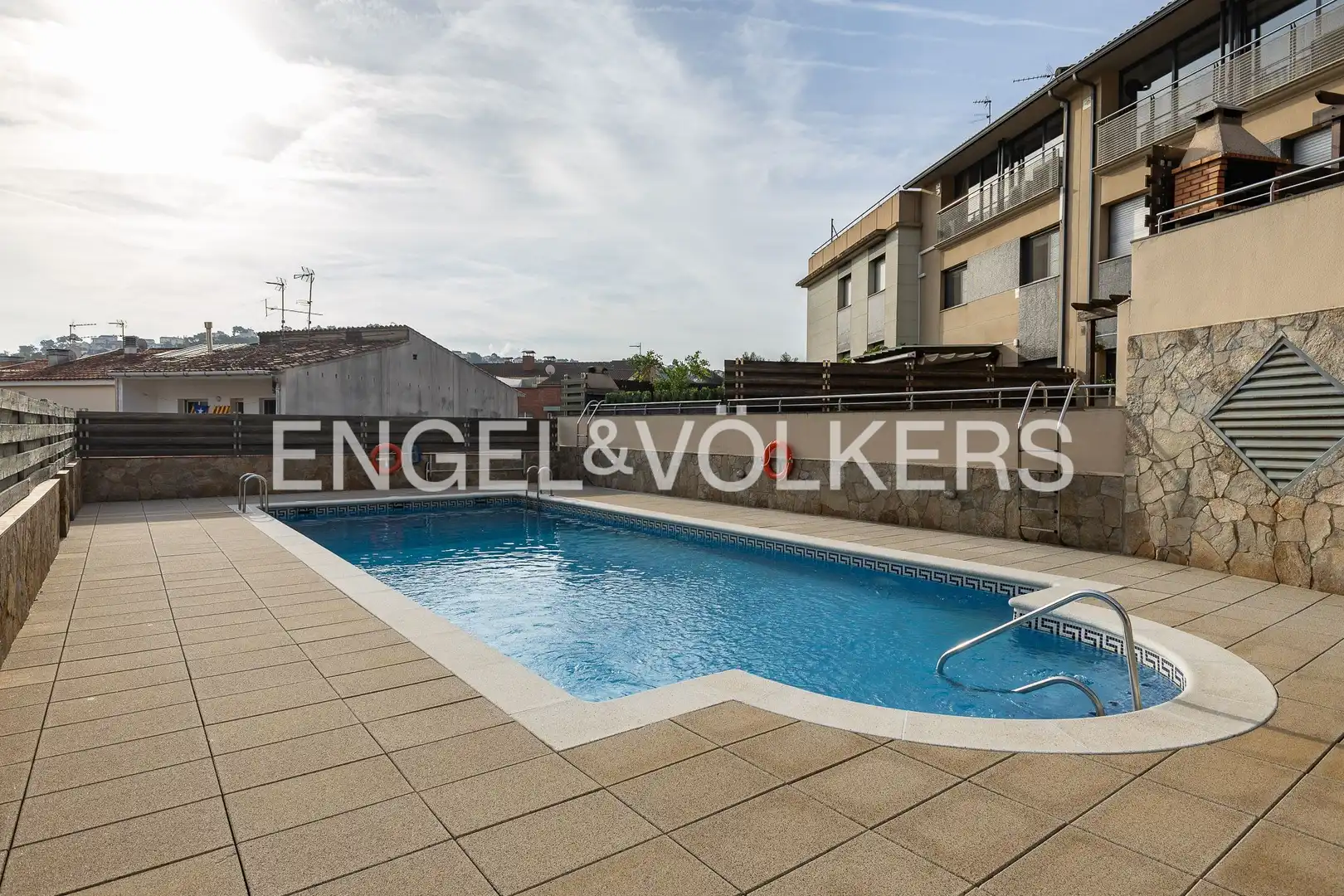 Piscina de Casa adosada en venda en Vallirana, Barcelona