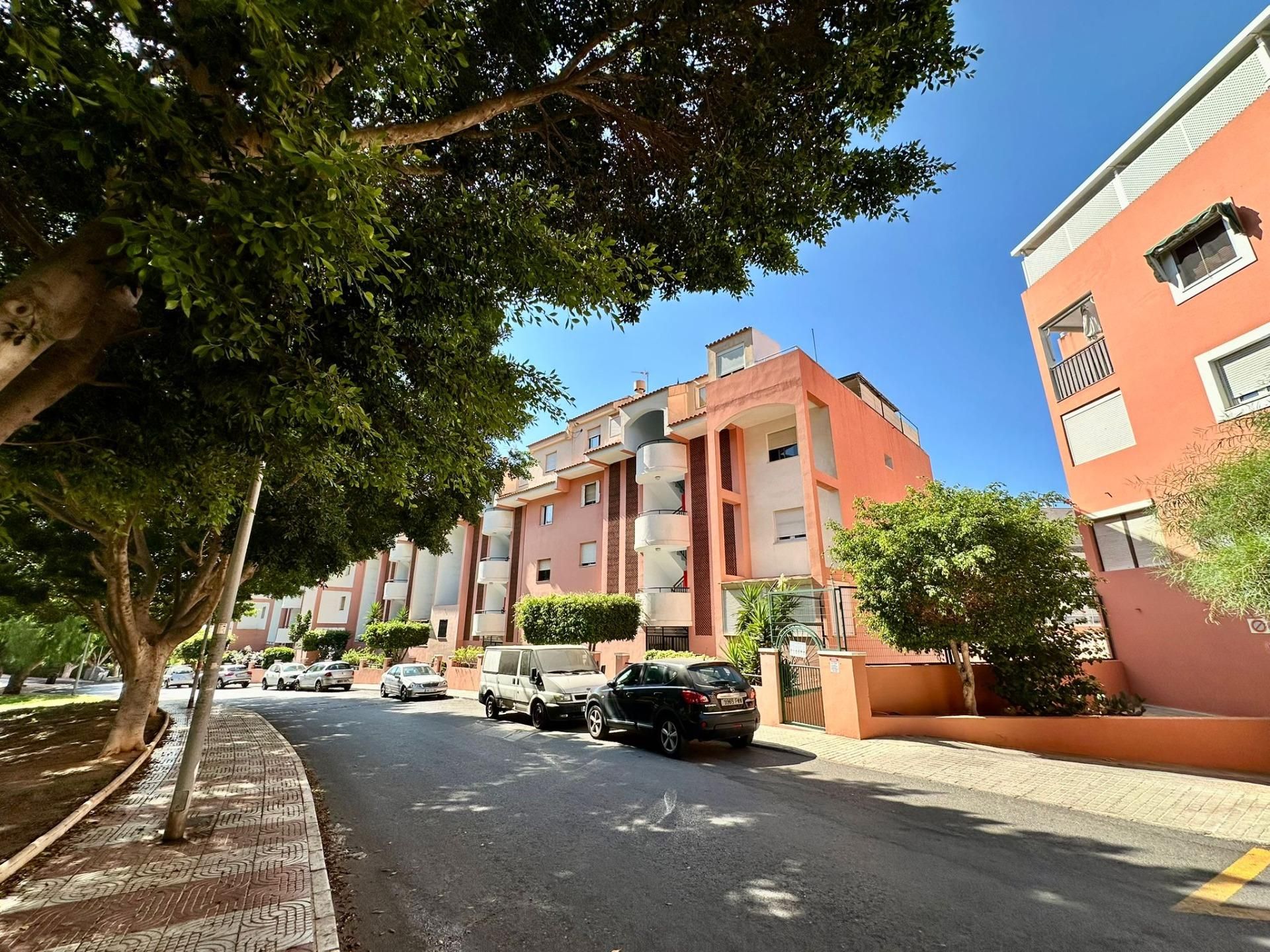 Vista exterior de Piso de alquiler en Roquetas de Mar con Aire acondicionado, Terraza y Piscina comunitaria