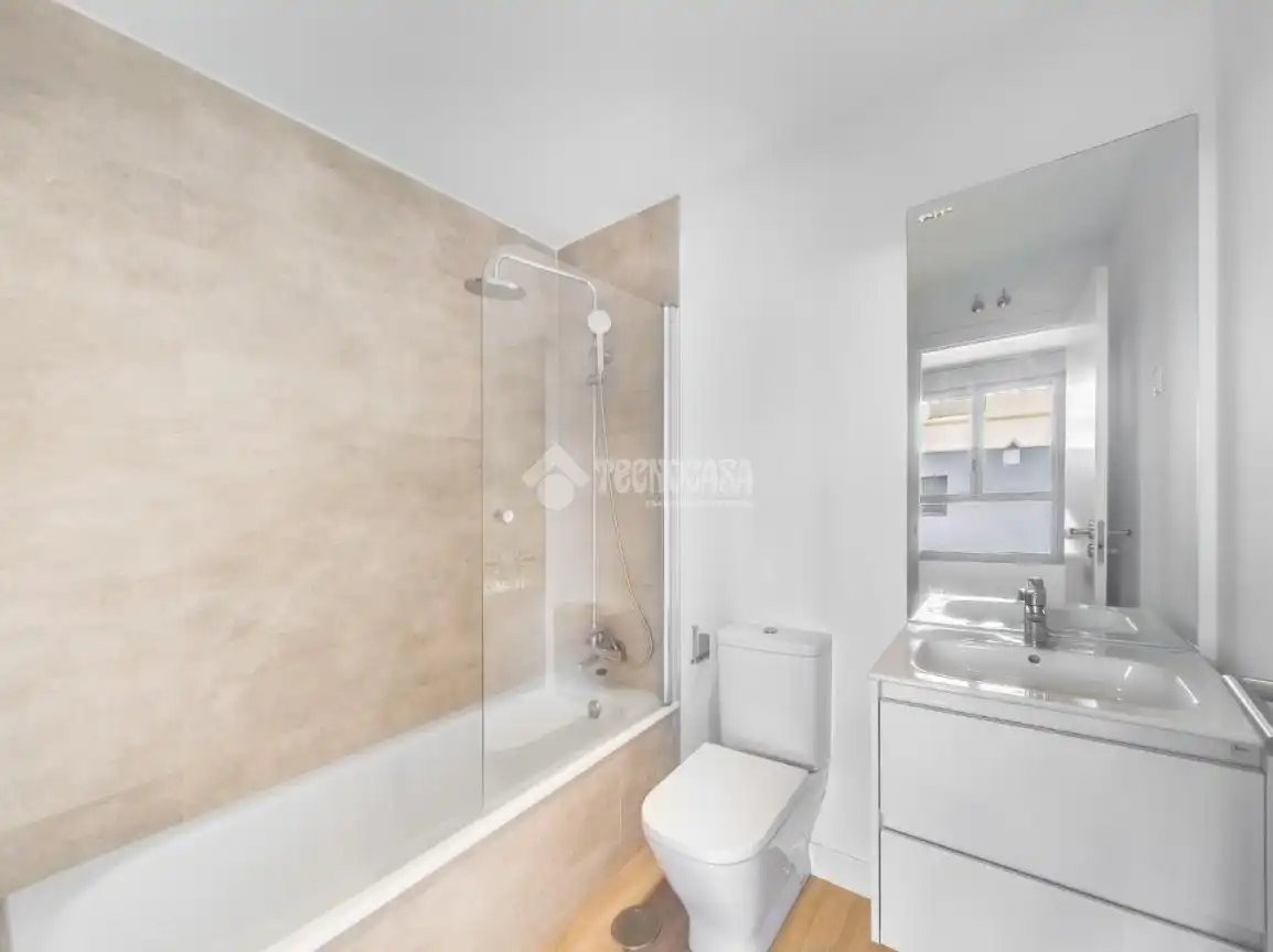 Badezimmer von Wohnung zum Verkauf in Madrid mit Heizung, Abstellraum und Gemeinschaftspool