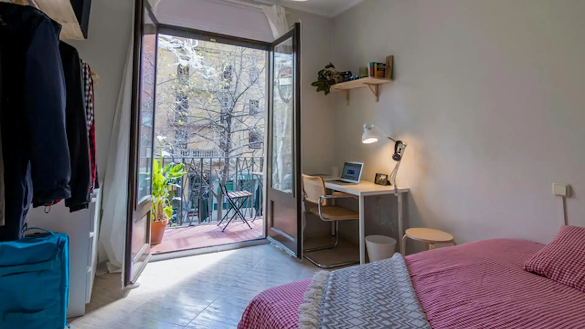 Bedroom of Flat for share in  Barcelona Capital  with Heating, Furnished and Washing machine