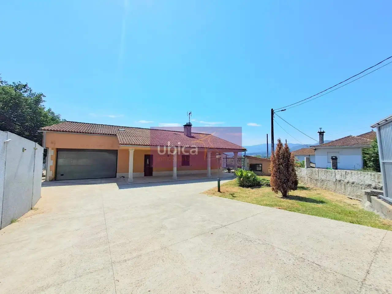 Außenansicht von Haus oder Chalet zum Verkauf in Tui mit Heizung, Privatgarten und Terrasse