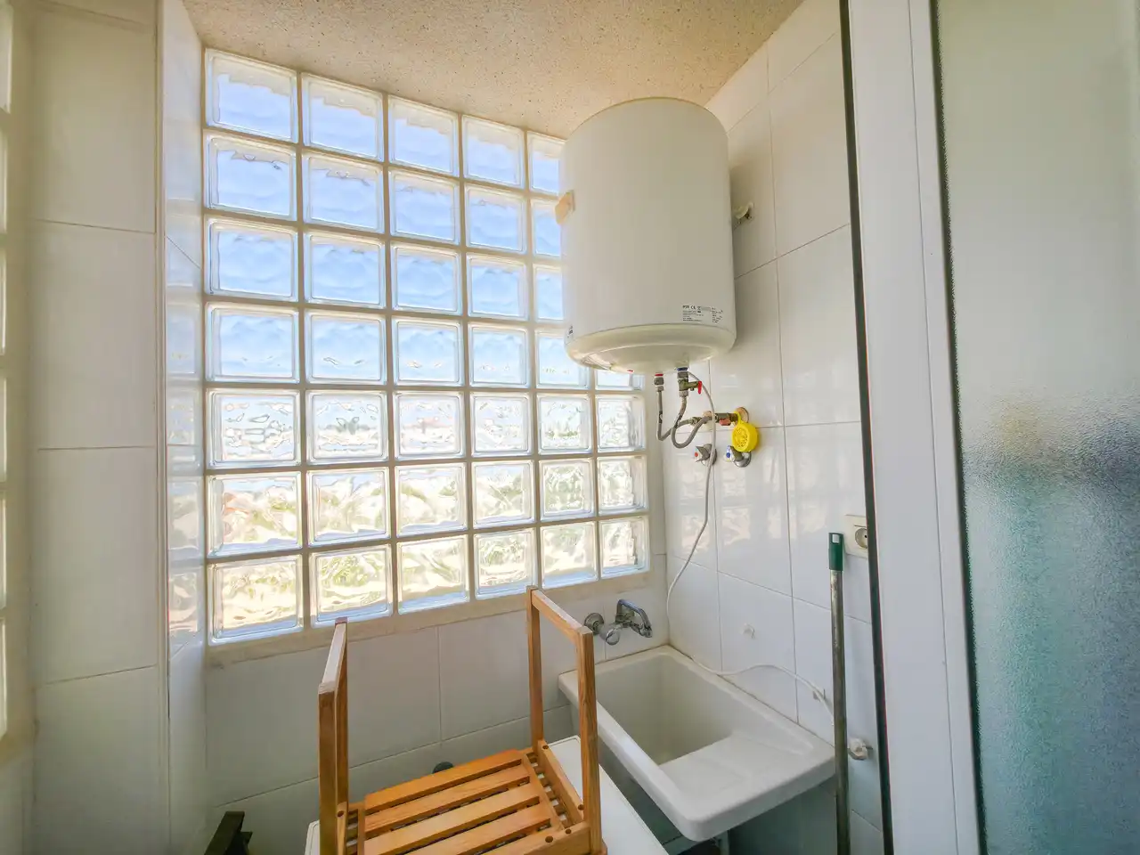 Baño de Apartamento en venta en Orihuela con Amueblado, Horno y Lavadora