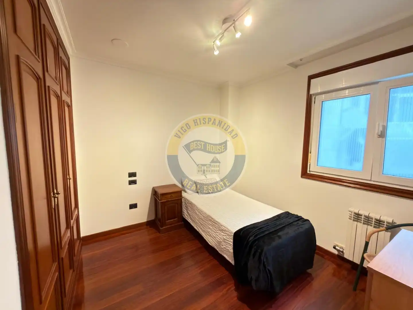 Apartments for rent in Calle ROSALIA DE CASTRO, Centro - Areal