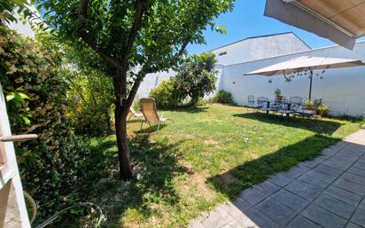Garden of Single-family semi-detached for sale in Bollullos de la Mitación  with Air Conditioner, Heating and Private garden