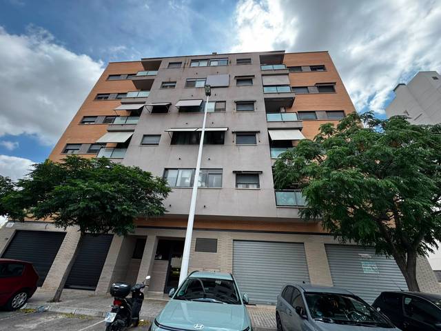 Piso en Alquiler en Calle General Gutiérrez Mellado, 9 en El Travaló - Martínez Valero