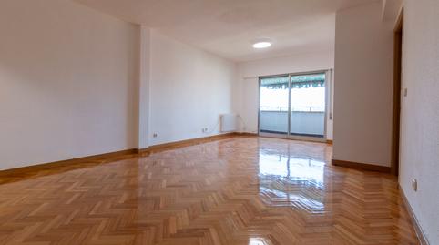 Foto 3 de Piso de alquiler en Calle Murillo, Caballería Española, Madrid