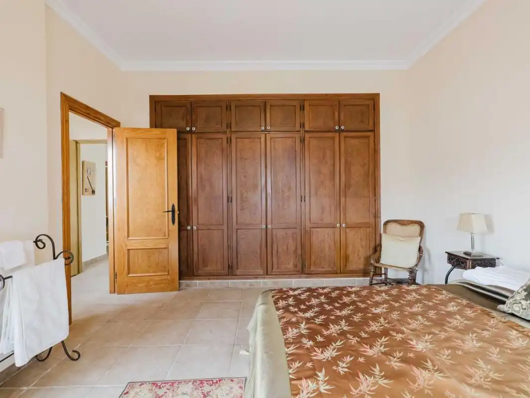 Dormitori de Casa o xalet en venda en Alhaurín El Grande amb Aire condicionat, Calefacció i Jardí privat