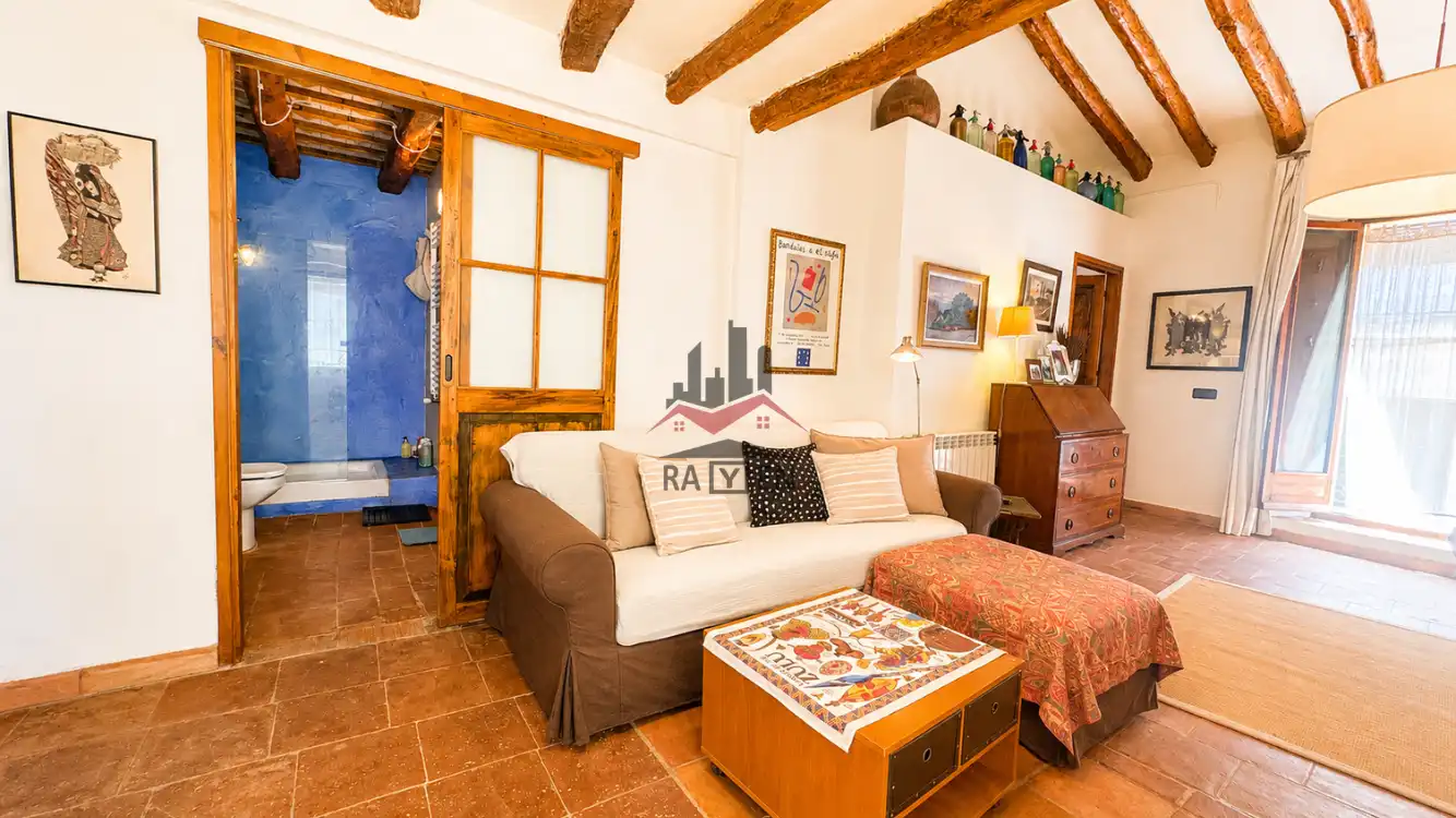 Sala d'estar de Finca rústica en venda en Vilabertran amb Calefacció