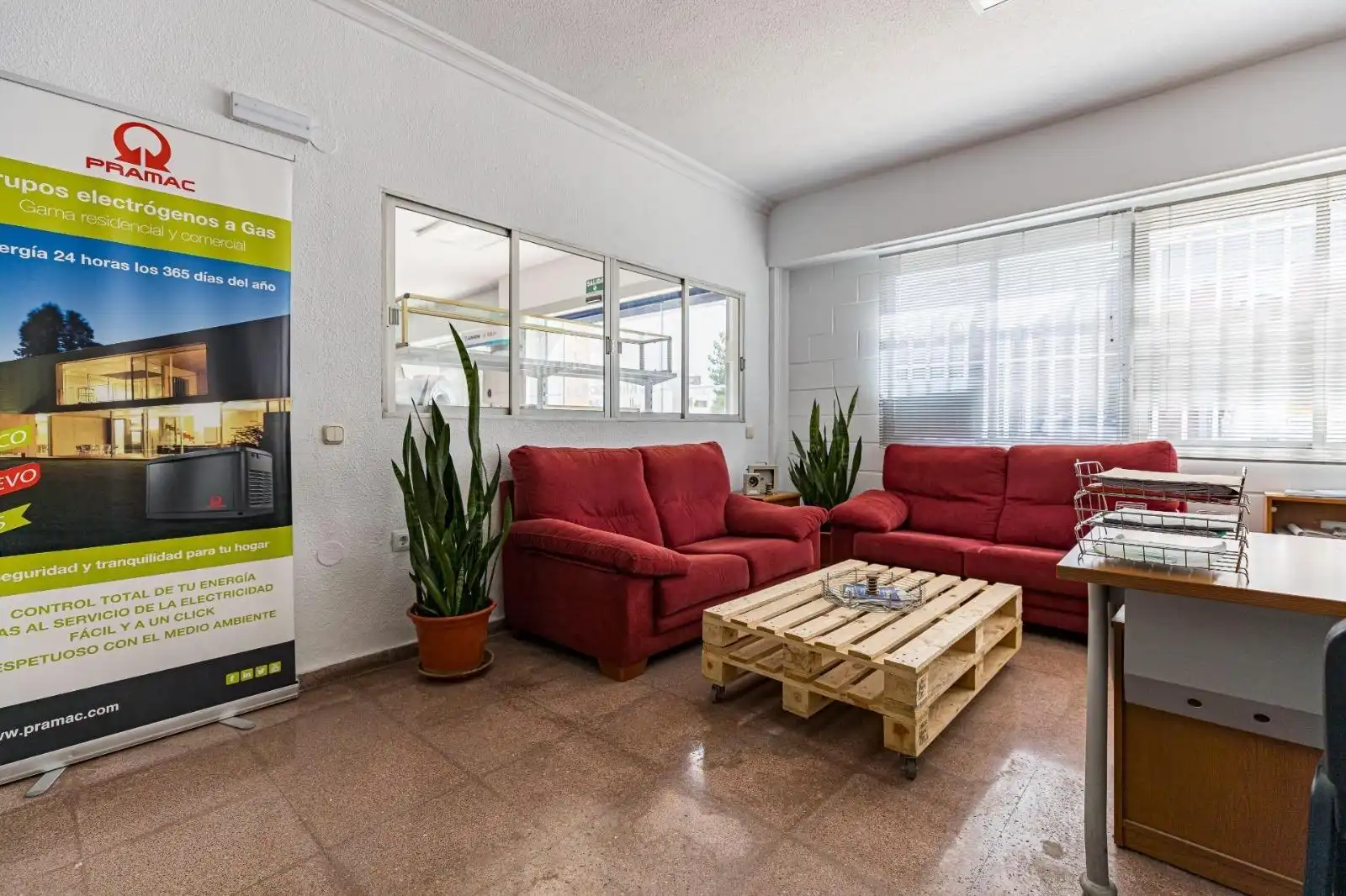Wohnzimmer von Fabrikhallen zur Miete in Alicante / Alacant
