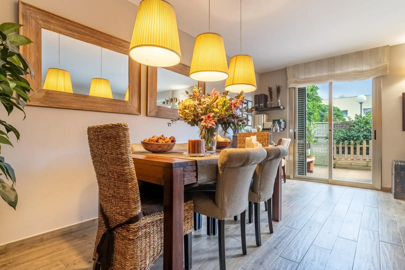 Comedor de Casa adosada en venta en Montbrió del Camp con Aire acondicionado, Calefacción y Jardín privado